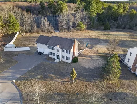 43 Mohawk Dr, Gardner, MA 01440 photo 2