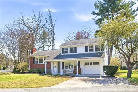 137 Robert Rd, Dedham, MA 02026 photo 2