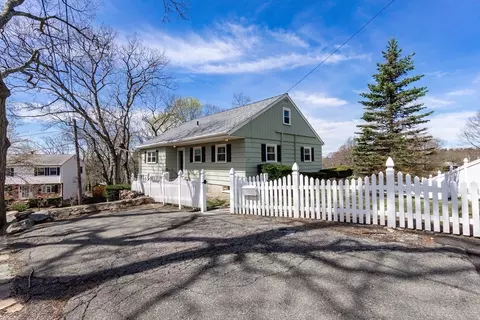 34 Grimshaw St, Malden, MA 02148