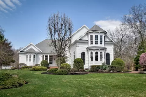 15 Whispering Ln, Holliston, MA 01746