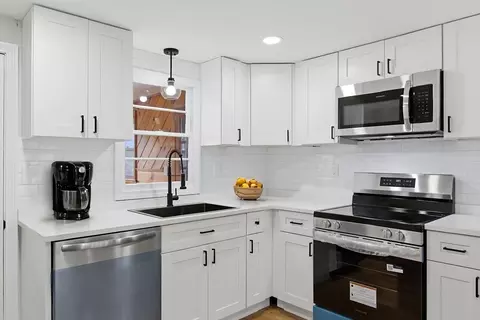 16 Bagley Rd, Holbrook, MA 02343