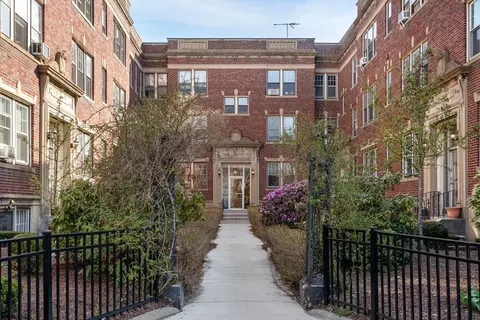 461 Washington St #1, Brookline, MA 02446