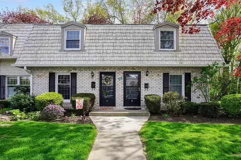 7 Plantation Dr #7, Agawam, MA 01001