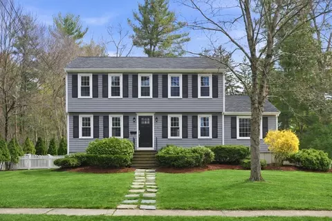 86 Alton St, Walpole, MA 02081