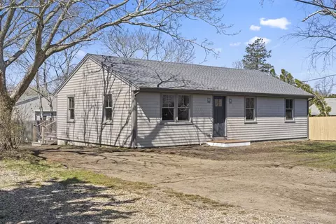 10 Winthrop Ave, Oak Bluffs, MA 02557