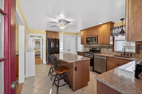 69 Spring St, Hyannis, MA 02601 photo 7