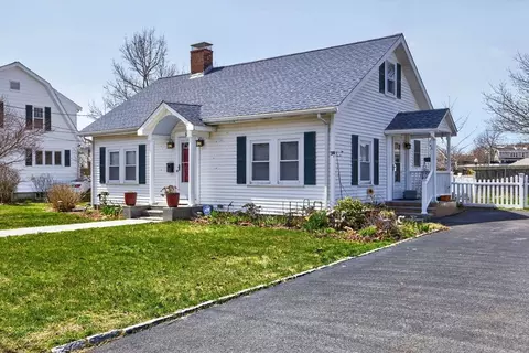 69 Spring St, Hyannis, MA 02601