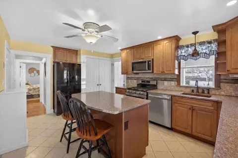 69 Spring St, Hyannis, MA 02601 photo 6