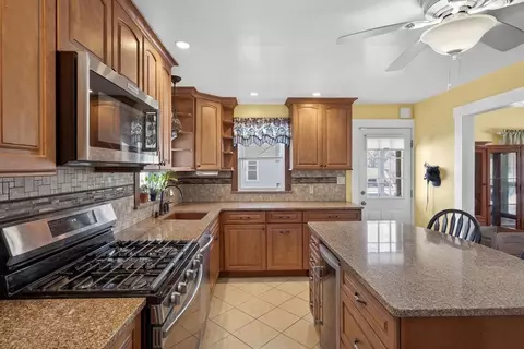 69 Spring St, Hyannis, MA 02601 photo 8