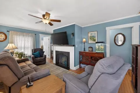 69 Spring St, Hyannis, MA 02601 photo 4