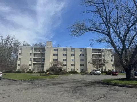 300 Park Terrace Dr #322, Stoneham, MA 02180