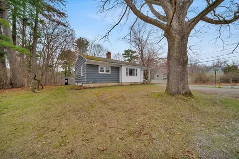 11 Bartlett St, Salisbury, MA 01952 photo 4