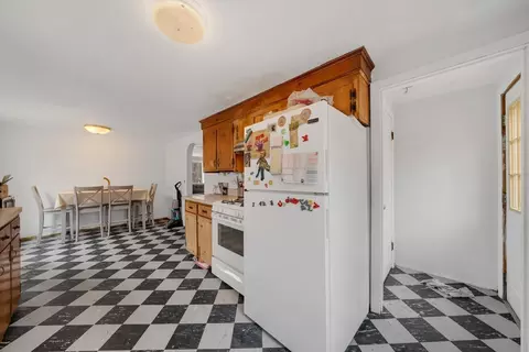 11 Bartlett St, Salisbury, MA 01952 photo 16