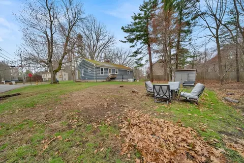 11 Bartlett St, Salisbury, MA 01952 photo 5