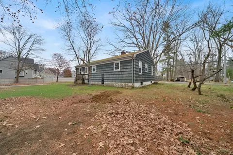 11 Bartlett St, Salisbury, MA 01952 photo 6