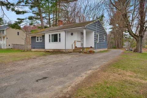 11 Bartlett St, Salisbury, MA 01952 photo 2
