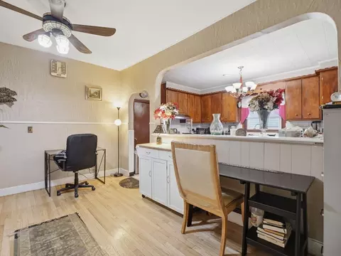 Entry Way - 77 Lewis St, Everett, MA 02149 photo 2 of 3