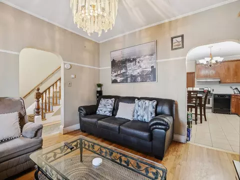 Living - 77 Lewis St, Everett, MA 02149 photo 2 of 3