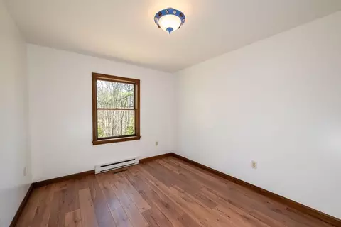 Bedroom - 925 Muddy Brook Rd, Hardwick, MA 01082 photo 3 of 6