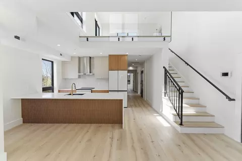 17 Holmes St #PH1, Quincy, MA 02171