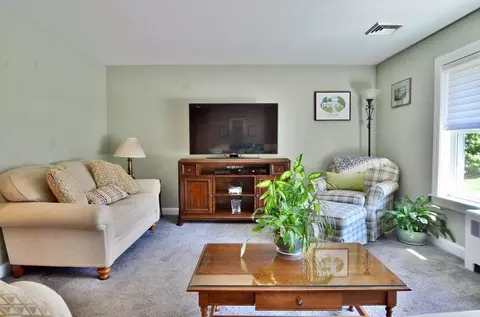 Living - 87 Wilkinson St, Worcester, MA 01606 photo 2 of 3
