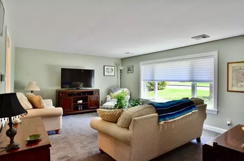 Living - 87 Wilkinson St, Worcester, MA 01606 photo 3 of 3