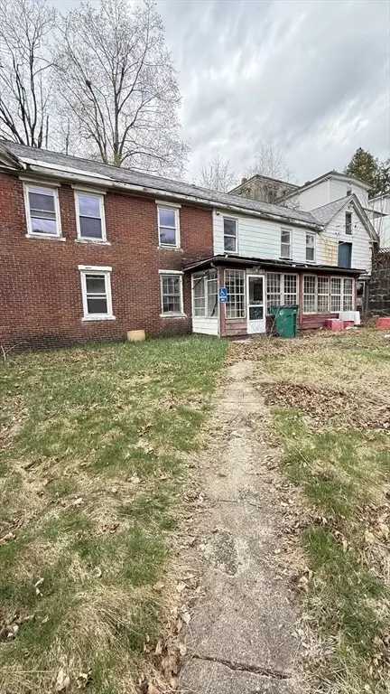 8 School St, Fitchburg, MA 01420