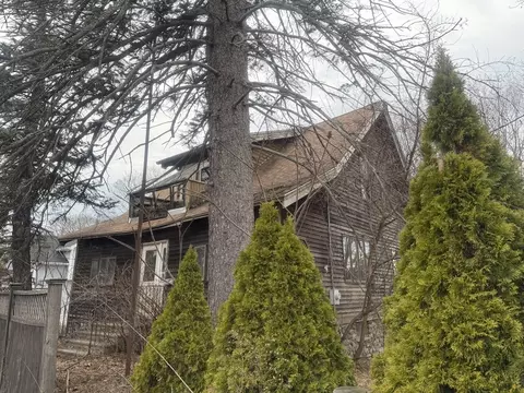 621 Sunderland Rd, Worcester, MA 01604