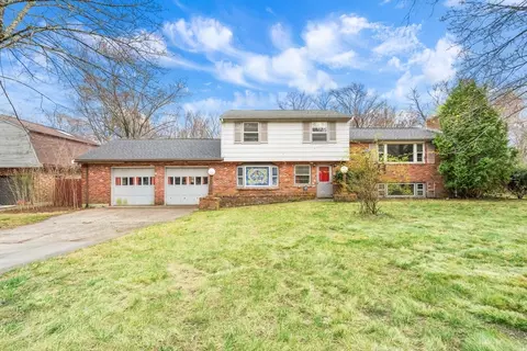 371 Village St, Medway, MA 02053