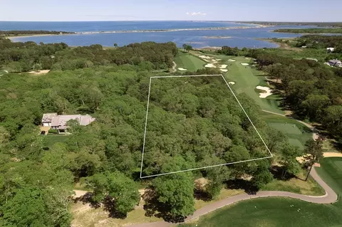 7 Overview Ln, Oak Bluffs, MA 02557