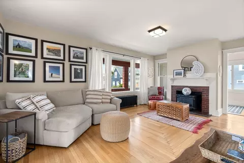 Living - 16 Highland St, Gloucester, MA 01930 photo 1 of 4