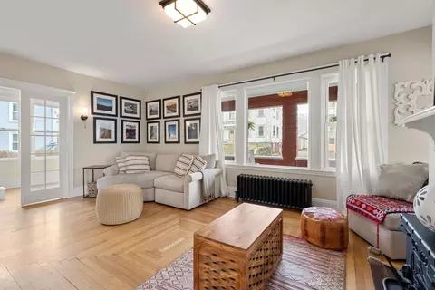 Living - 16 Highland St, Gloucester, MA 01930 photo 2 of 4
