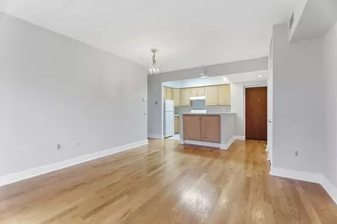 Living - 34 Sumner Ave #210, Springfield, MA 01108 photo 3 of 4
