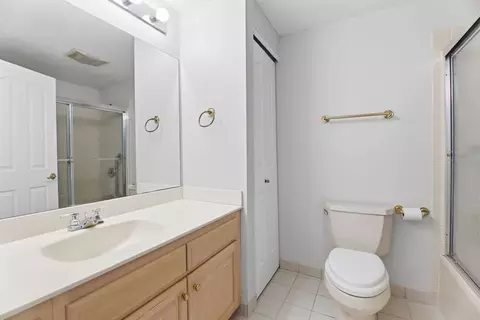 Bath - 34 Sumner Ave #210, Springfield, MA 01108 photo 4 of 4