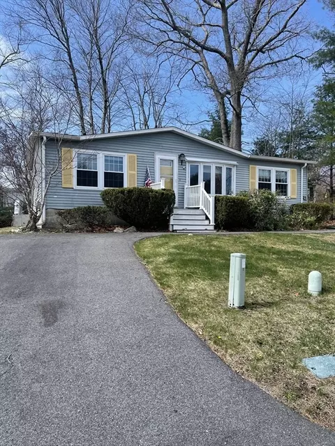 5 Crabapple Cir, Rockland, MA 02370