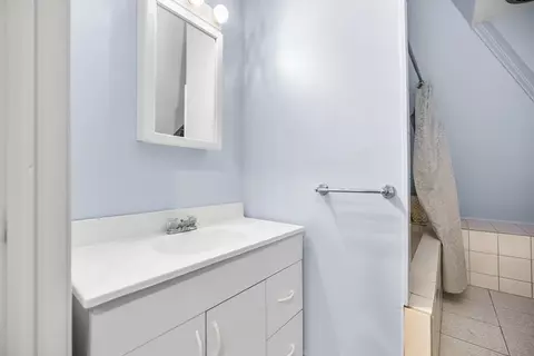 Bath - 3 Old Brook Dr, Worcester, MA 01609 photo 5 of 6