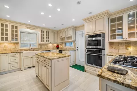 Kitchen - 3 Old Brook Dr, Worcester, MA 01609 photo 3 of 4
