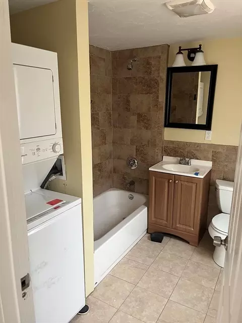 Bath - 34 Irving St, Worcester, MA 01609 photo 3 of 5