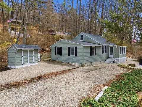 5 Collette Dr, Holland, MA 01521