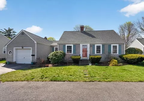 30 Holly Hill Cir, Weymouth, MA 02190