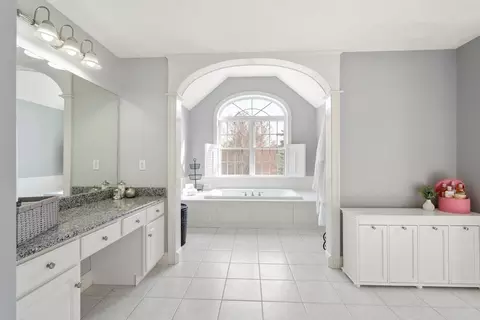 Bath - 190 School St, Acton, MA 01720 photo 3 of 4