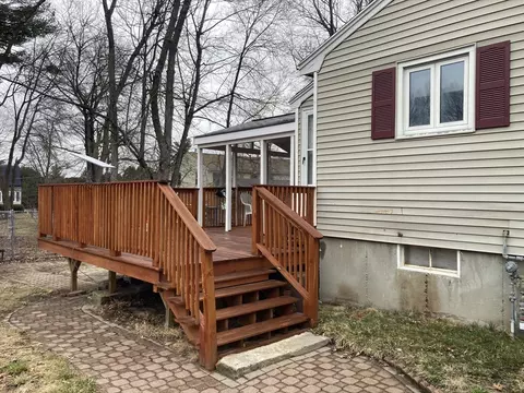 84 D St, Dracut, MA 01826 photo 2