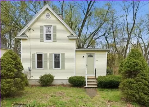 39 Kings Ln, Springfield, MA 01109