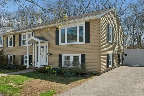 10 Cedarcrest Cir, West Roxbury, MA 02132
