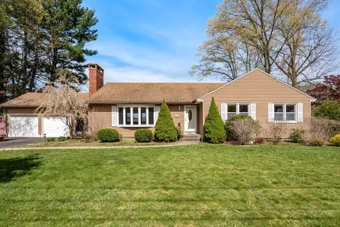 29 Llewellyn Dr, Westfield, MA 01085