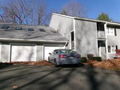 306 Country Side Rd #306, Greenfield, MA 01301