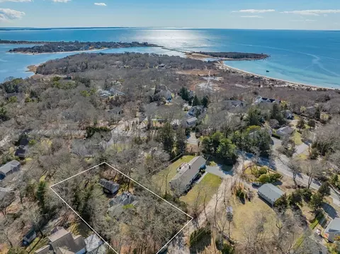 13 Hidden Village Rd, Falmouth, MA 02540