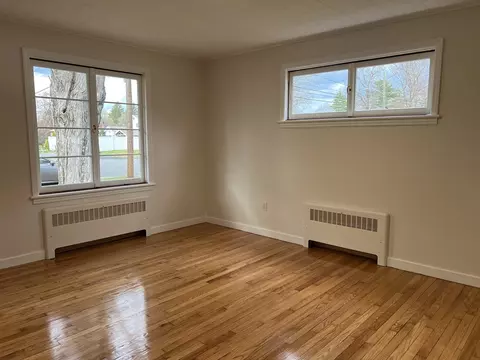 Living - 55 Parkerview St, Springfield, MA 01129 photo 1 of 3