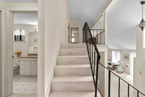 Entry Way - 213 Fells Pond Rd, Mashpee, MA 02649 photo 3 of 4