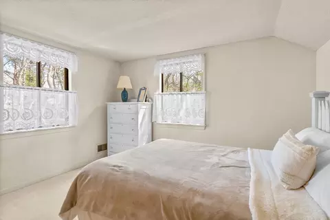 Bedroom - 213 Fells Pond Rd, Mashpee, MA 02649 photo 5 of 6